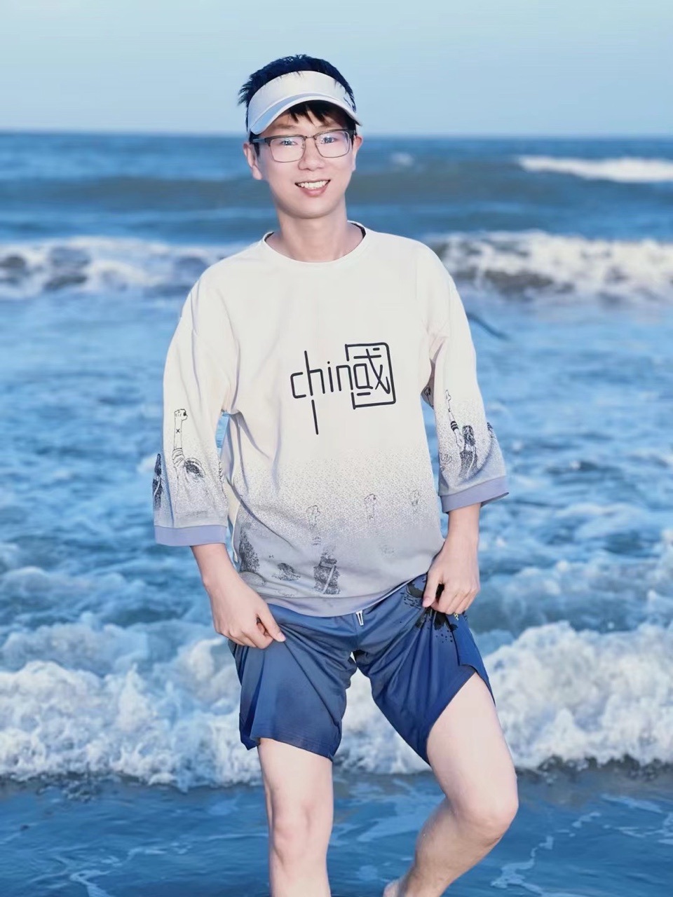 刘铭：在平凡的世界里和孩子一起变成超人，勇敢长大。