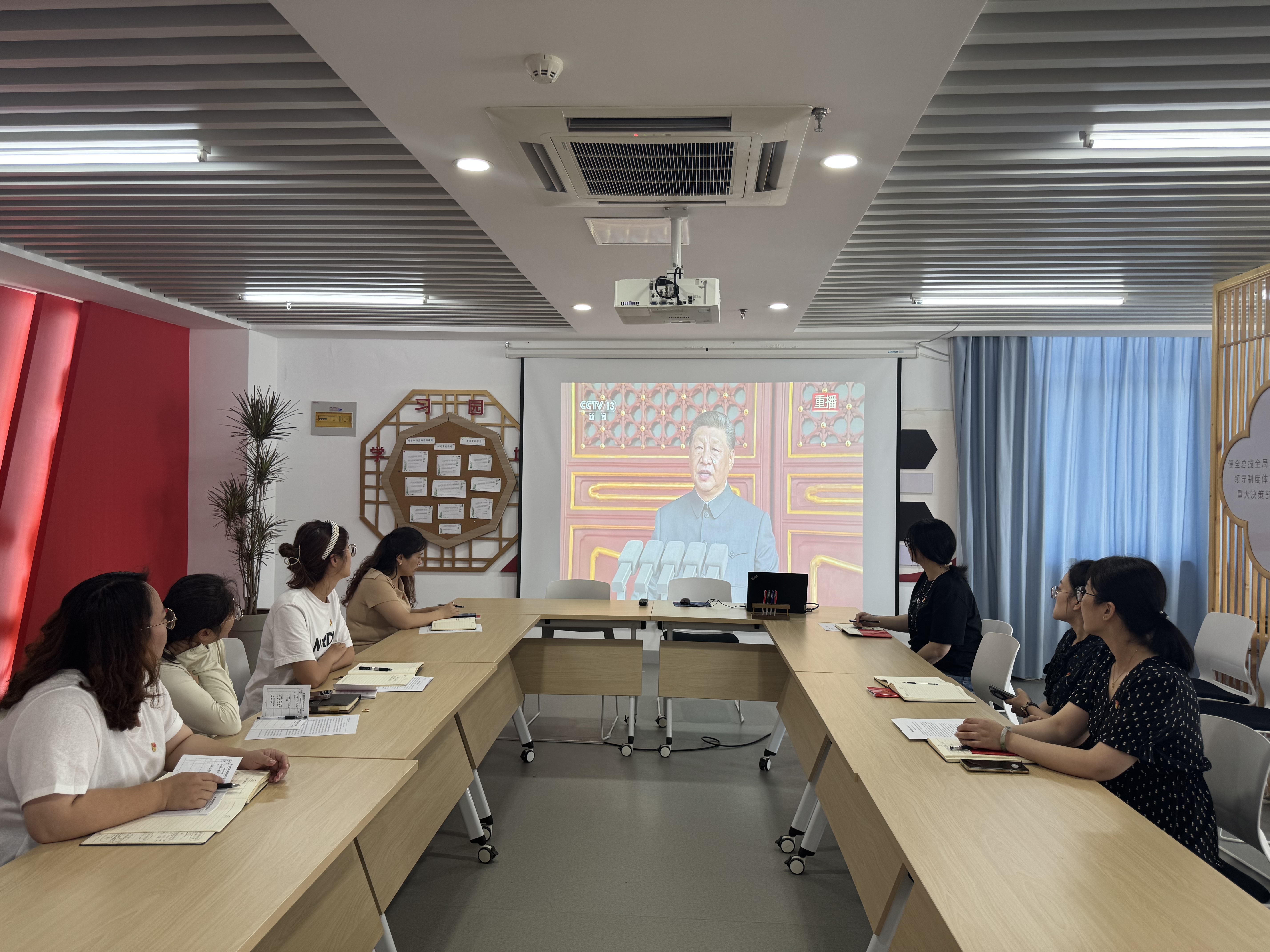 2025-2026学年第一学期党团活动简讯 光影映党史，砺心赴新程